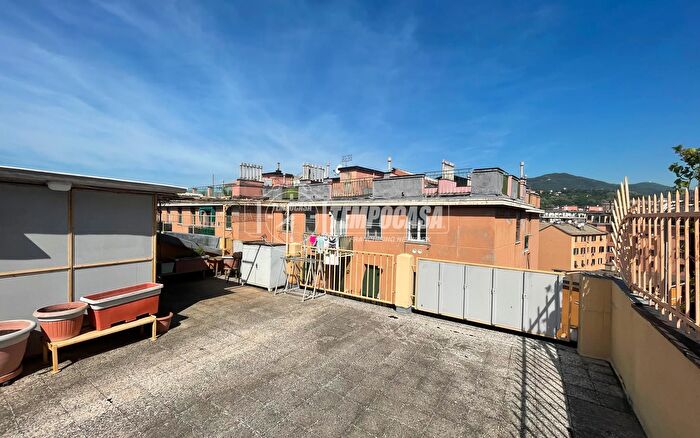 Appartamento con 5 locali in vendita in Via Carlo Bazzi, Genova