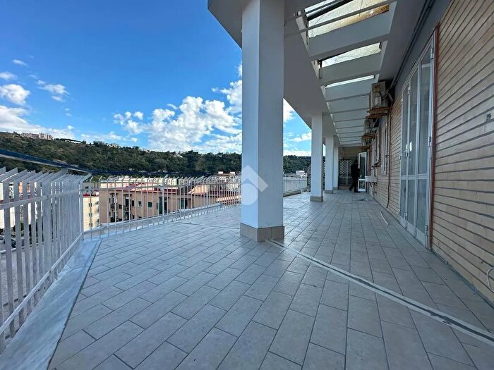 Appartamento trilocale in vendita in Viale Cavalleggeri dAosta, Napoli