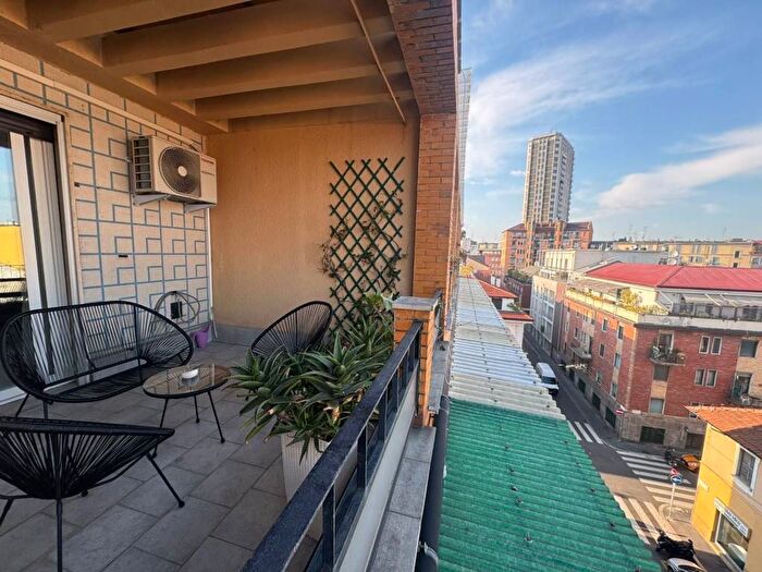 Appartamento trilocale in affitto in Via Gaetana Agnesi, Porta Romana Medaglie dOro, Milano