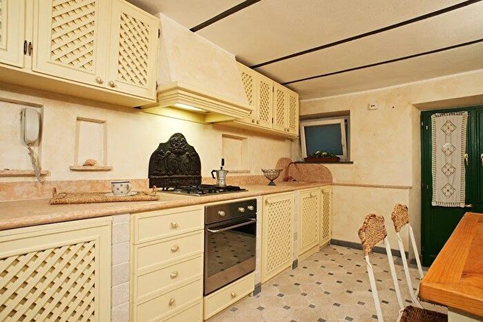 Appartamento trilocale in vendita in Tellaro, Lerici