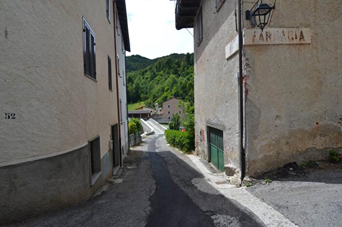 Appartamento con 8 locali in vendita in Via Molino, Pamparato