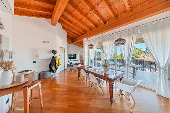 Appartamento trilocale in vendita in Desenzano Del Garda