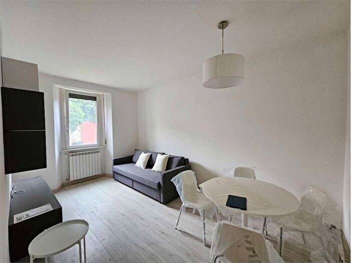 Appartamento bilocale in affitto in Via Ariberto da Intimiano, Lora, Como