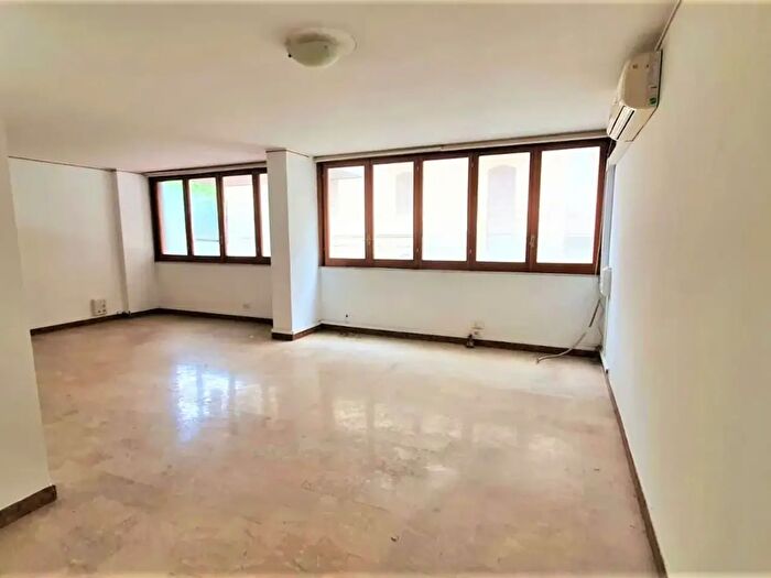 Appartamento quadrilocale in vendita in Corso Alberto Amedeo, Palermo