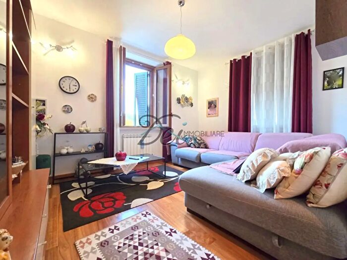 Appartamento con 5 locali in vendita in Via Maria Domenica Barbantini, Lucca