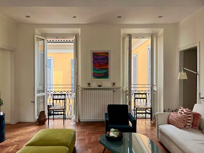 Appartamento trilocale in affitto in Via Gian Giacomo Mora, SantAmbrogio, Milano