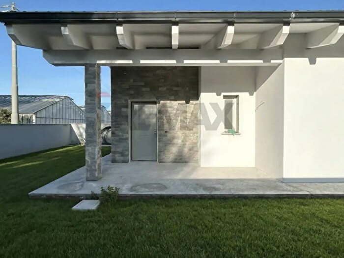 Casa quadrilocale in vendita in Via Giove Snc, Aprilia