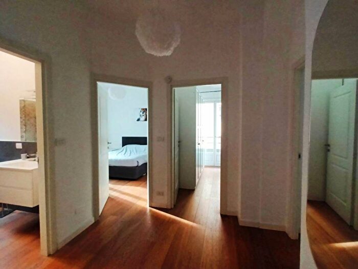 Appartamento trilocale in affitto in Via Soperga, Centrale, Milano