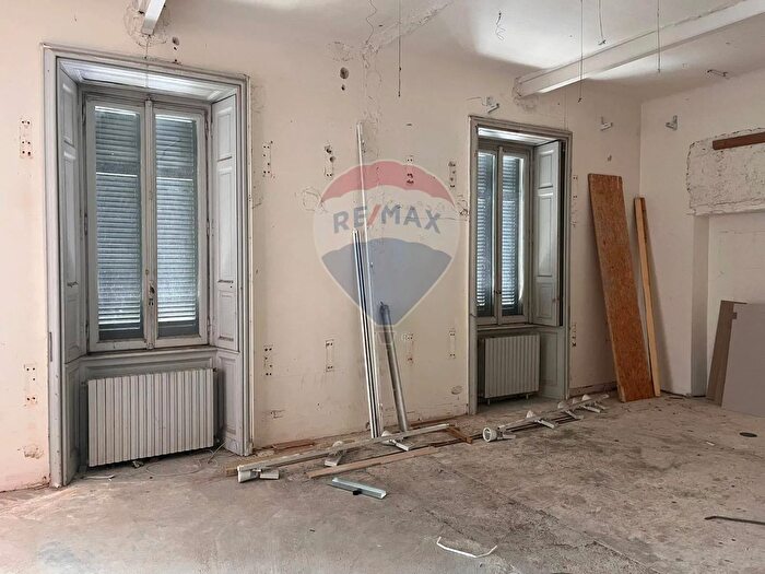 Appartamento quadrilocale in vendita in Piazza XX Settembre, Varese