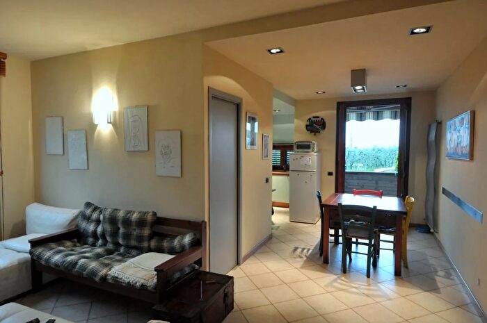 Appartamento con 5 locali in vendita in Viale Michelangelo, Loro Ciuffenna