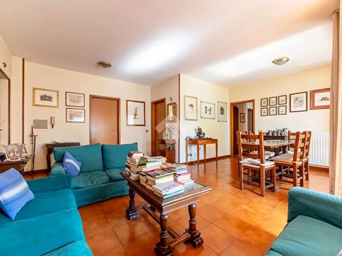 Appartamento quadrilocale in vendita in Via Learco Guerra, Roma