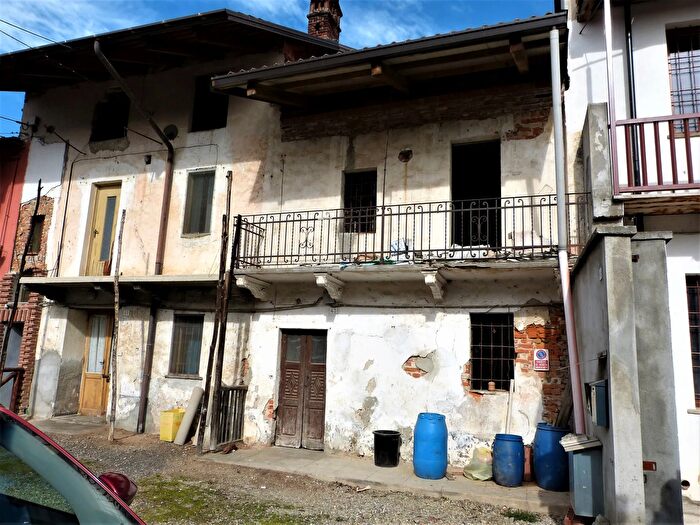 Casa quadrilocale in vendita in Via Giosuè Carducci Torazza Sandigliano Biella Piemonte Italia, Sandigliano