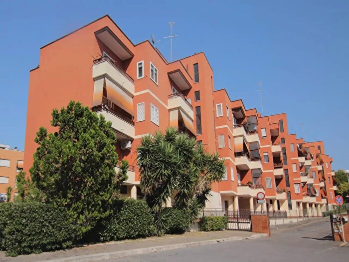 Appartamento quadrilocale in vendita in Via Orazio Console, Roma