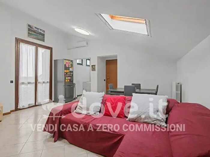 Appartamento trilocale in vendita in Via del Borgo, Bornasco