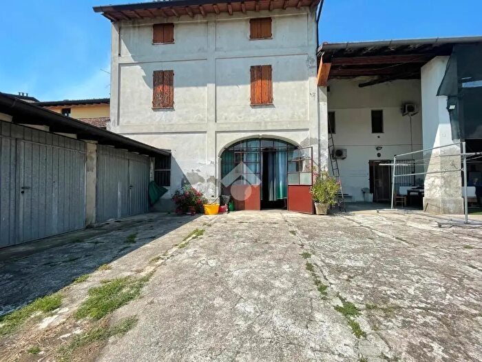 Casa con 5 locali in vendita in Via Cristoforo Colombo, Madignano
