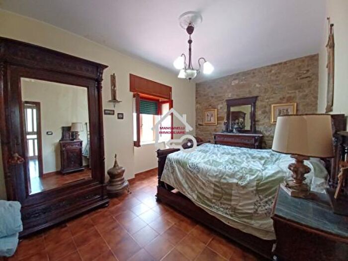 Casa trilocale in vendita in Via Costa, Rutino