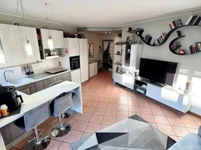 Appartamento trilocale in vendita in Via Eugenio Montale, Rho