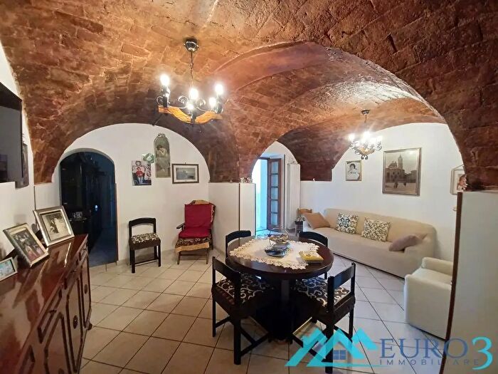 Casa con 9 locali in vendita in Cerqueto, Civitella Del Tronto