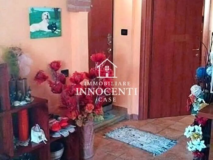 Casa con 5 locali in vendita in Massa