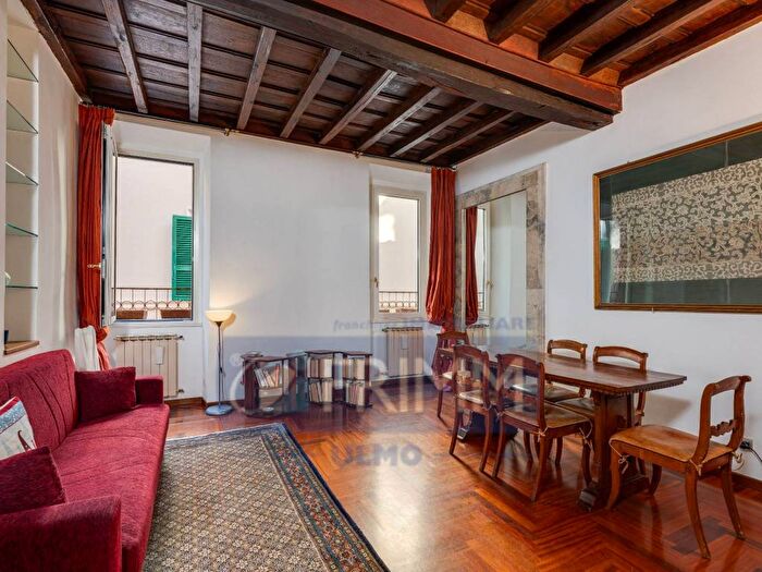 Appartamento trilocale in affitto in Via di SantIgnazio, Pantheon, Roma