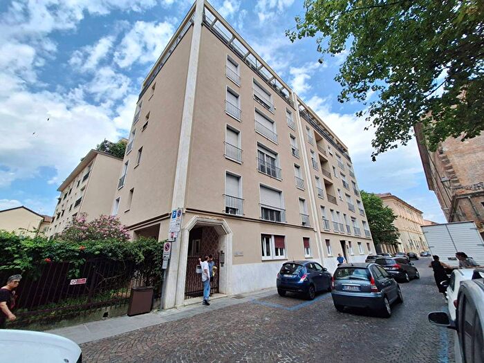Appartamento trilocale in vendita in Via Goffredo Mameli, Centro, Casale Monferrato