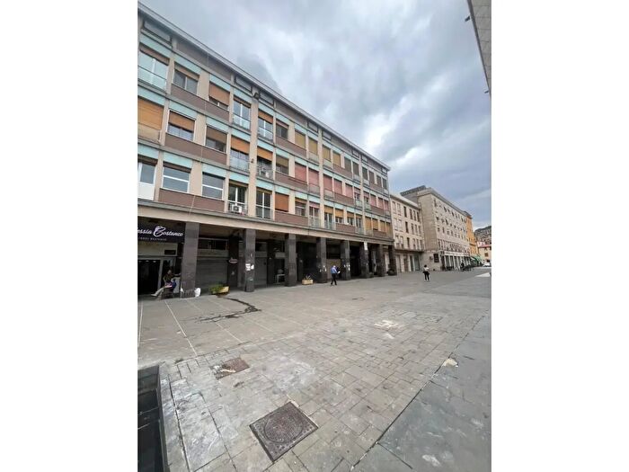 Appartamento quadrilocale in vendita in Piazza dei Bruzi Snc, Cosenza