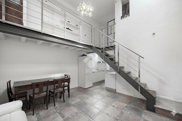 Appartamento trilocale in vendita in Via Curtatone, Milano