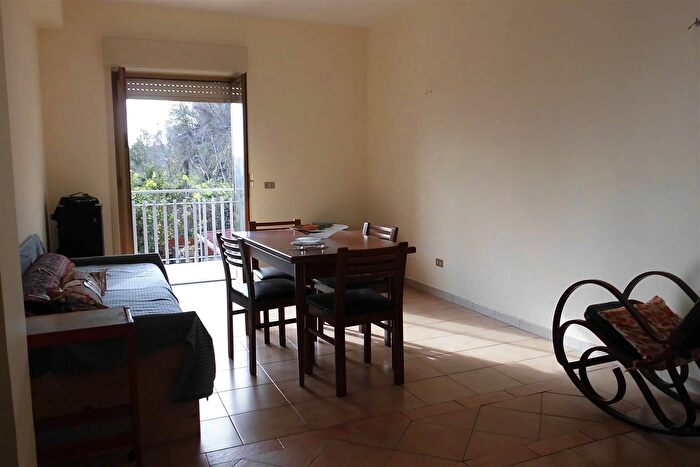 Appartamento trilocale in vendita in Aci Catena