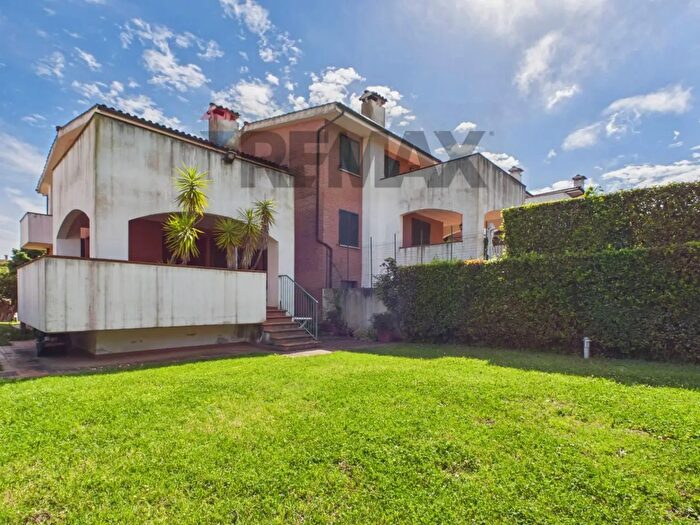 Casa con 5 locali in vendita in Via Giuseppe Lazzati, Roma