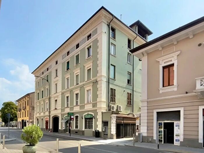 Appartamento trilocale in vendita in Via Corsica, Brescia