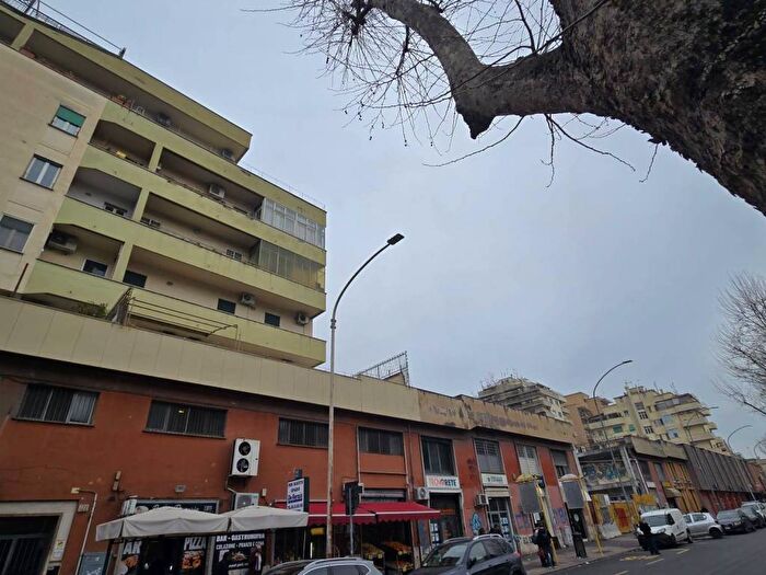 Appartamento trilocale in affitto in Viale Jonio, Tufello, Roma