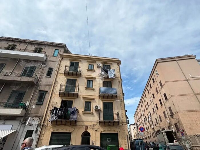 Appartamento bilocale in vendita in Piazza S Francesco Saverio, Palermo