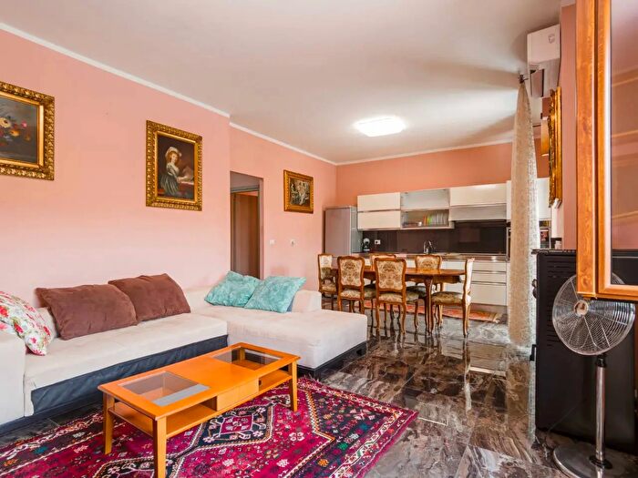 Appartamento con 5 locali in vendita in Via Alpi Carniche, Rivoli