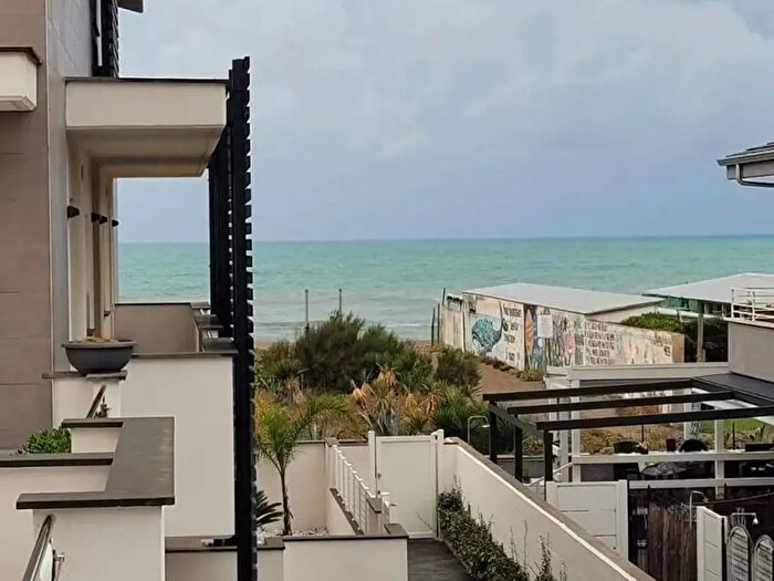 Appartamento trilocale in affitto in Viale di Focene, Fiumicino