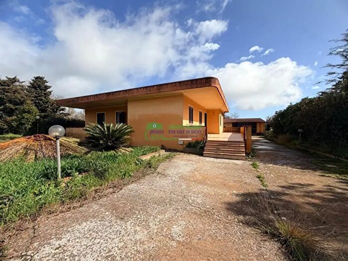 Casa con 5 locali in vendita in Via Avvocato Lorenzo Monaco, Ragusa