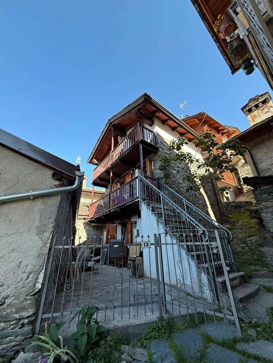 Casa trilocale in vendita in Frazione Messignè, Nus