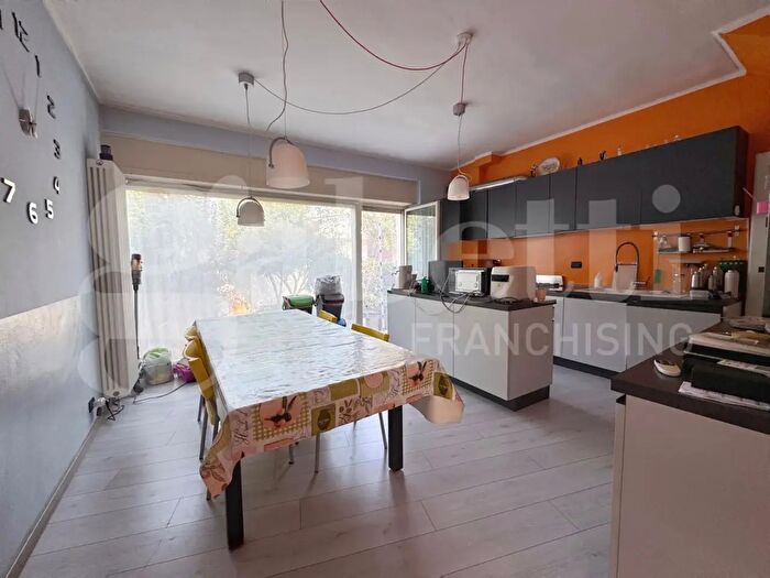 Casa con 6 locali in vendita in Via Guido Reni, Torino