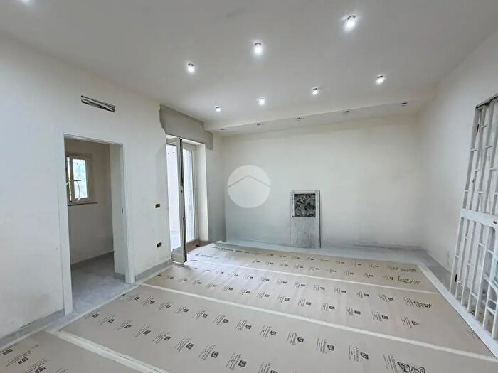 Appartamento trilocale in vendita in Via Luigi Volpicella, Napoli