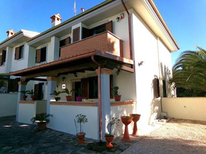 Casa trilocale in vendita in Viale di Valle Schioia, Anzio