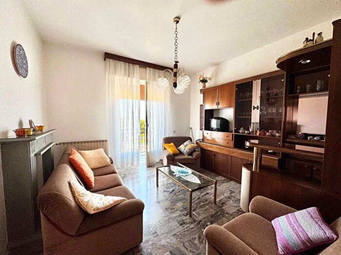 Casa con 6 locali in vendita in Frazione Caprara, Gualdo Tadino
