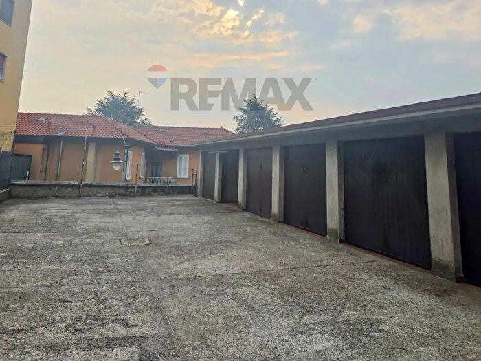 Appartamento con 7 locali in vendita in Via Umberto I, Renate