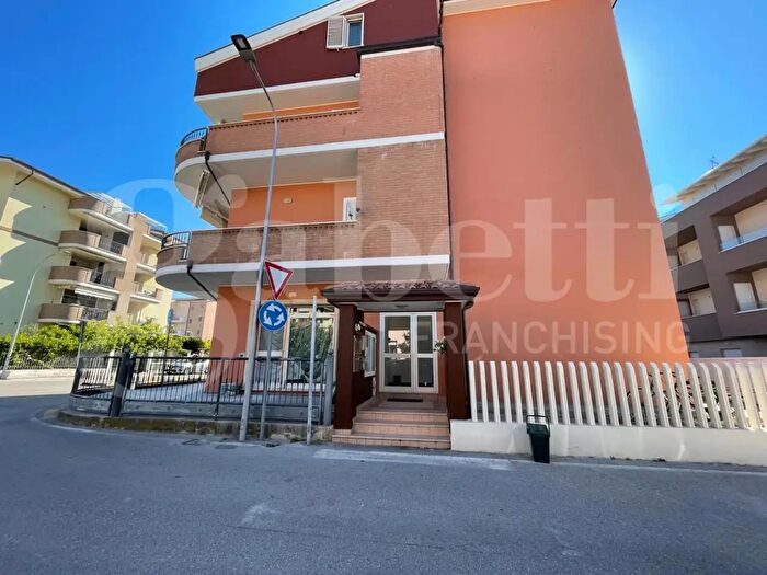 Appartamento trilocale in vendita in Via Benedetto Croce, Tortoreto
