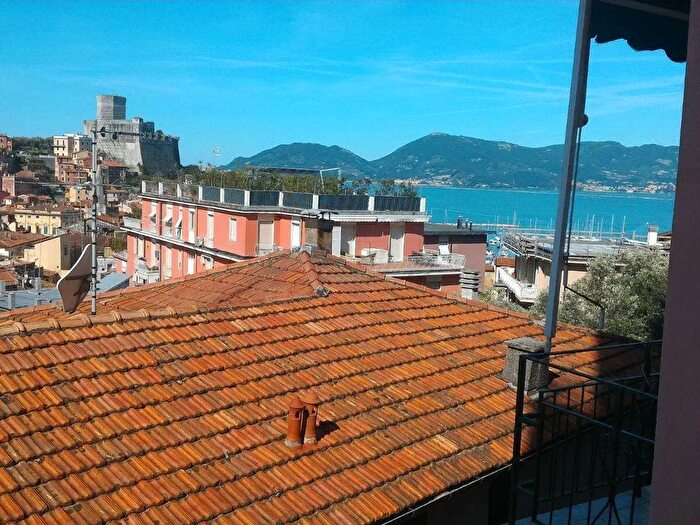 Appartamento con 5 locali in affitto in Lerici