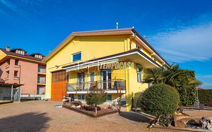 Casa con 6 locali in vendita in Cervere