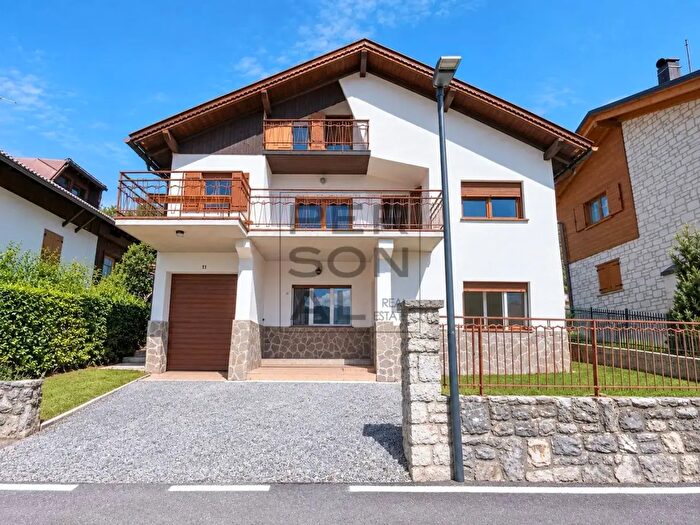 Casa con 8 locali in vendita in Folgaria