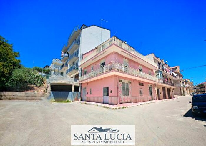 Casa con 6 locali in vendita in Via Salvatore Quasimodo, Canicatti