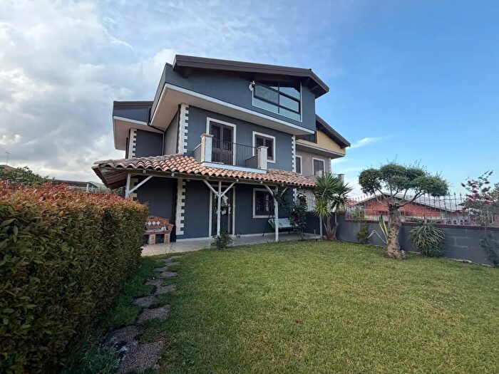 Casa con 6 locali in vendita in Mascalucia