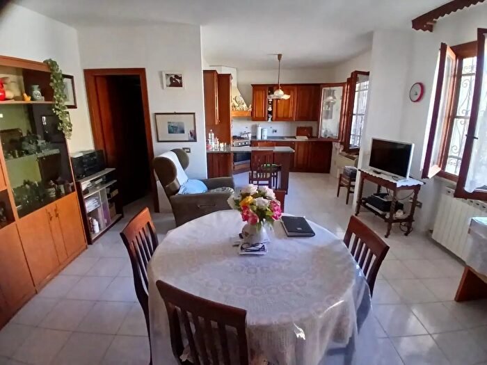 Casa con 5 locali in vendita in Vecchiano
