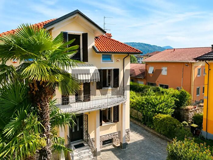 Casa con 6 locali in vendita in Via Marconi, Baveno