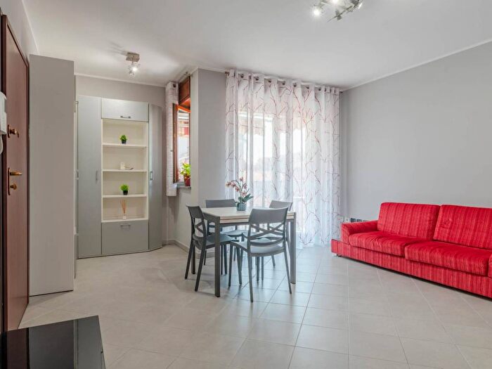 Appartamento trilocale in affitto in Via Luigi Goytre, Lucento, Torino